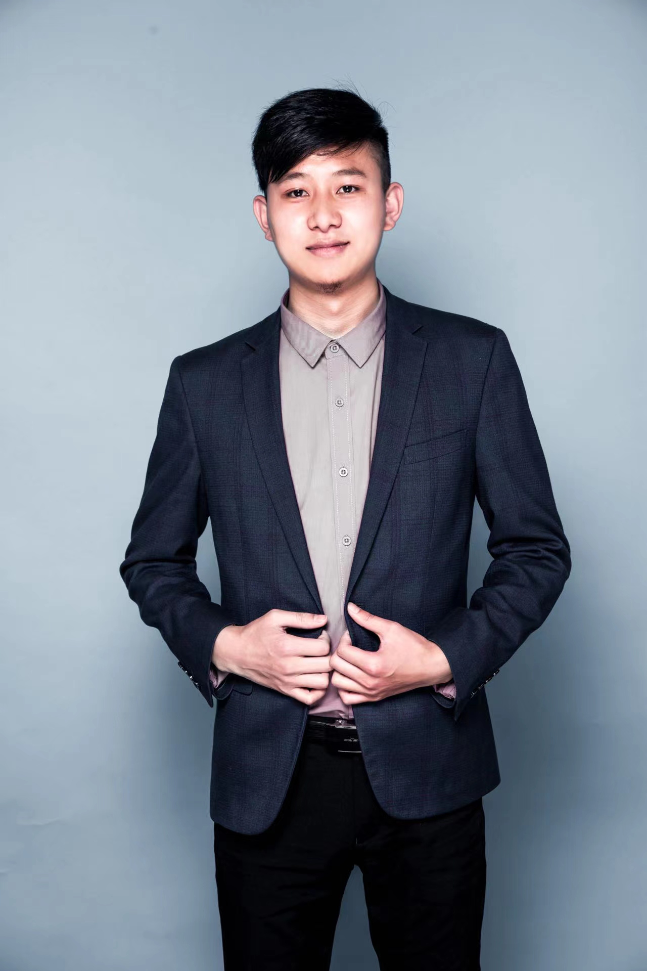 1663903403806560.jpg 劉俊灰色.jpg